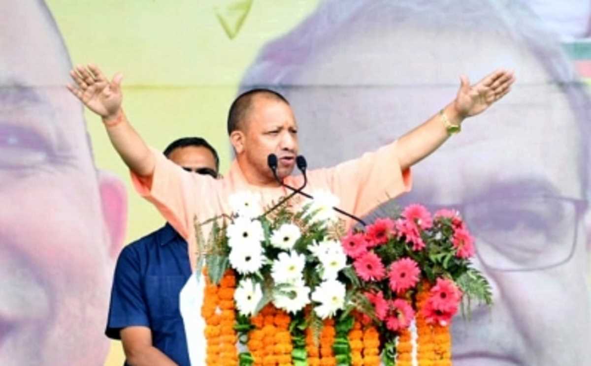 प्रदेश में आम आदमी सुरक्षित, गले में पट्टा लटका कर घूम रहे माफिया: सीएम योगी